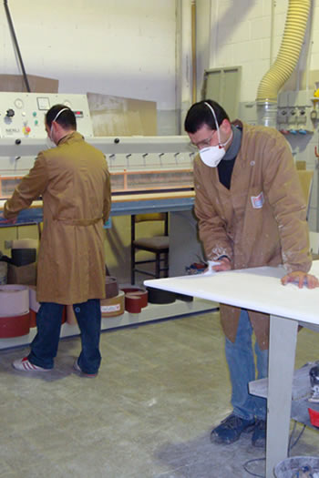 Lavorazione del legno per applicazioni industriali e civili, falegnameria, arredamenti d'interno e arredamenti negozi